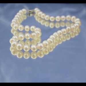 Колие *Прошка* от естествени бели перли,10-11мм 